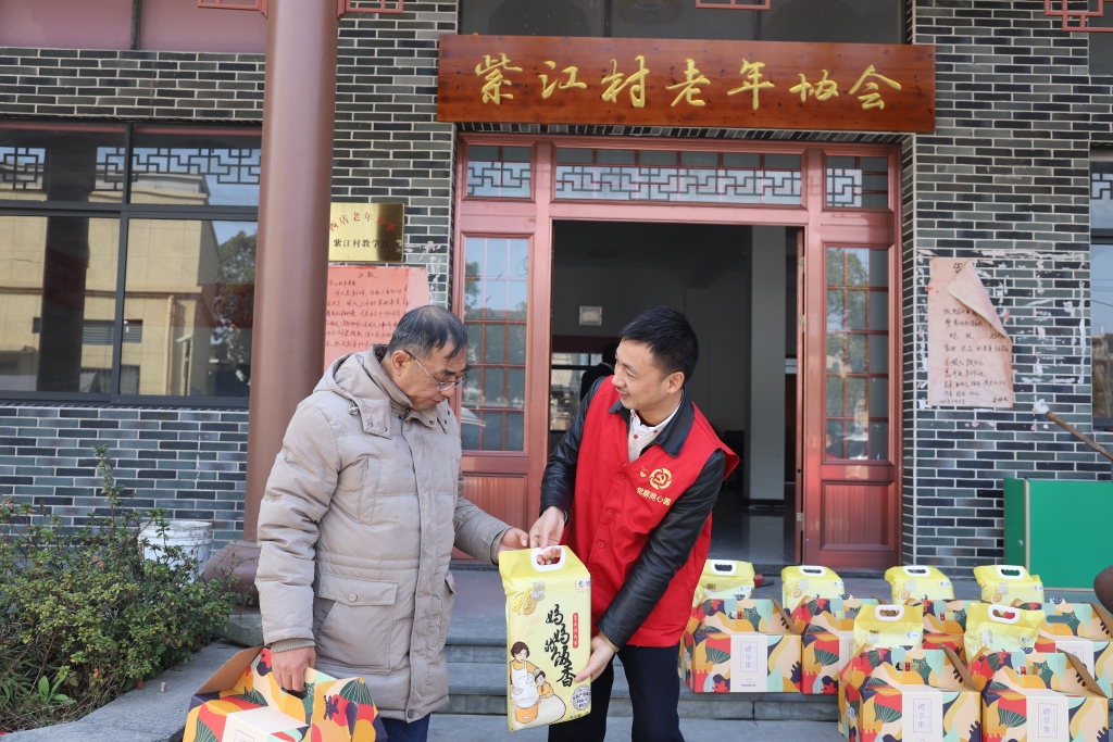 暖春意，敬老情-开云online(中国)多年坚持慰问孤寡老人